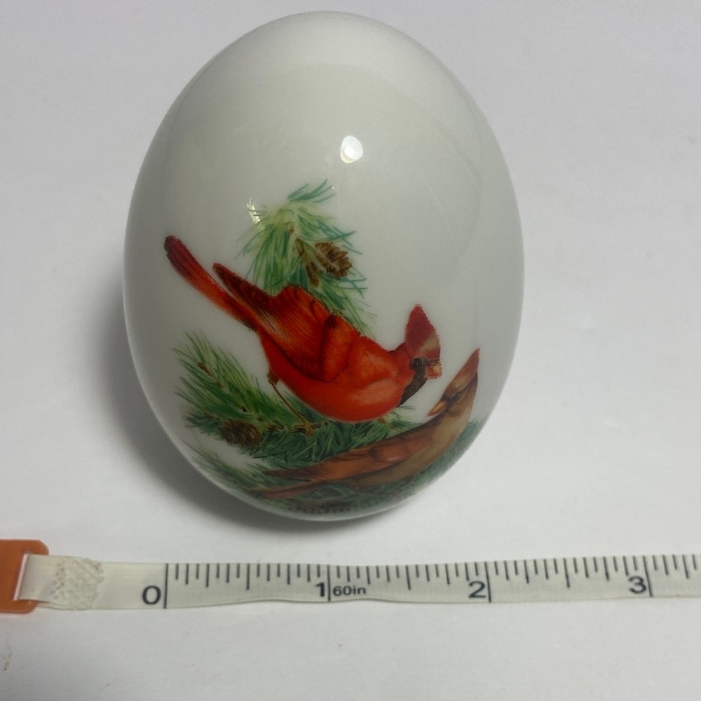 vintage Avon porcelain collector's egg winter scene cardinal bird - Picture 2 of 9